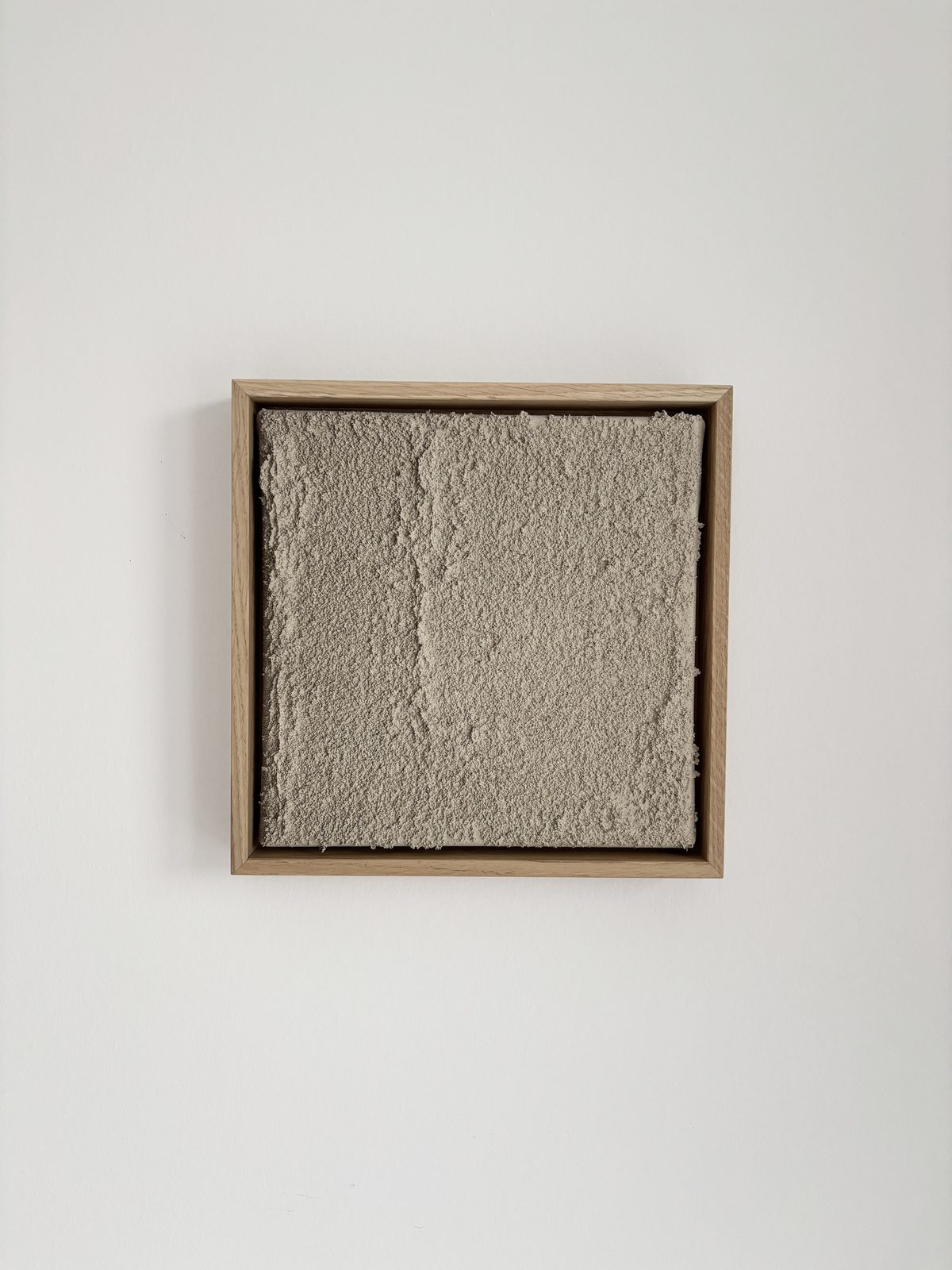 Abstraktes Wandbild mit Relief in Sandtönen